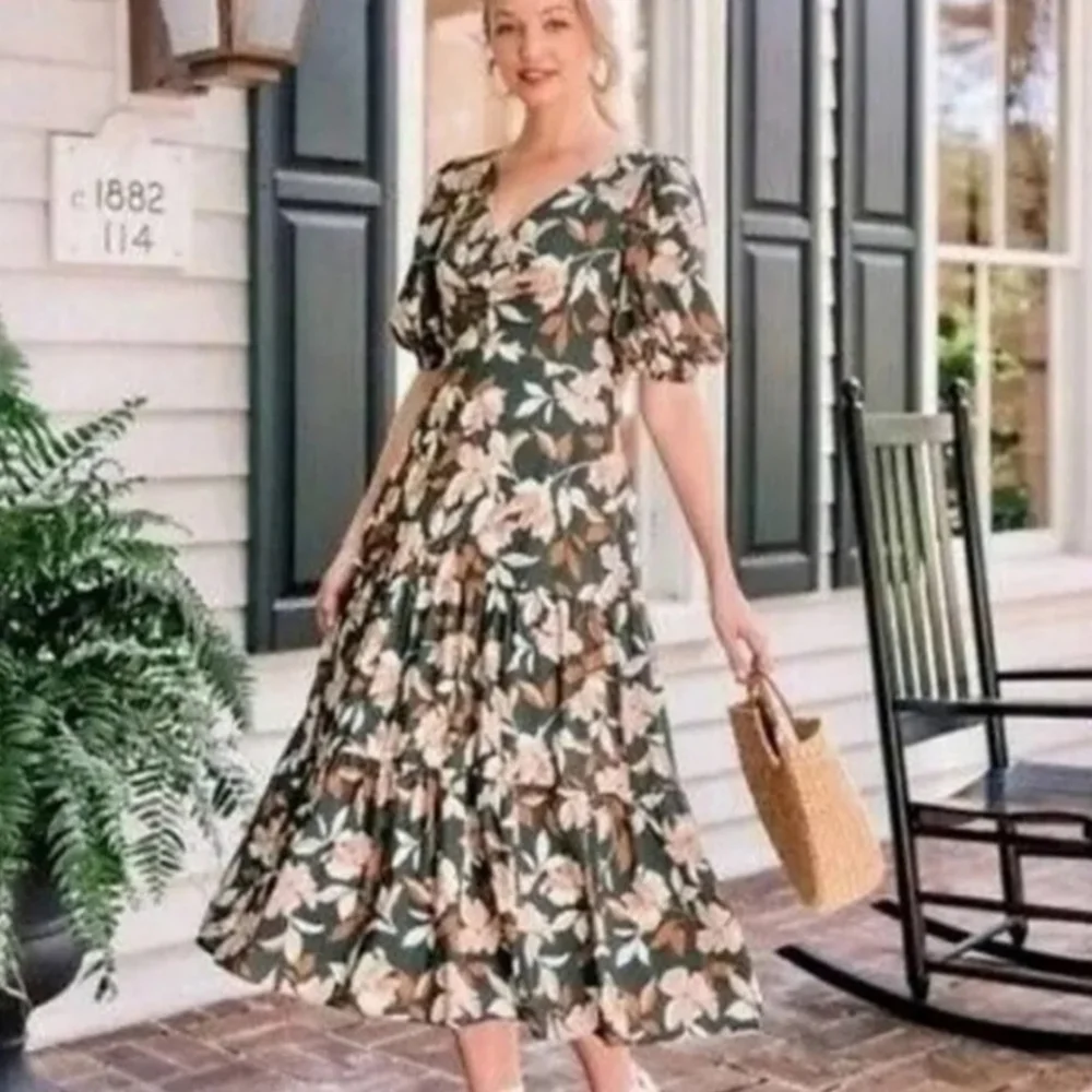 Gal Meets Glam Tegan Floral Tiered‎ Midi Dress Size 4
